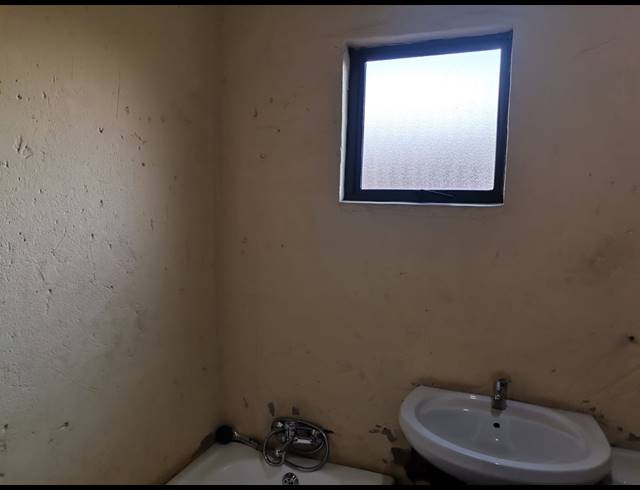 2 BEDROOM HOUSE FOR SALE IN TSAKANE